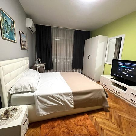Downtown Retreat "Spiranca" Apartment Tiranë Luaran gambar