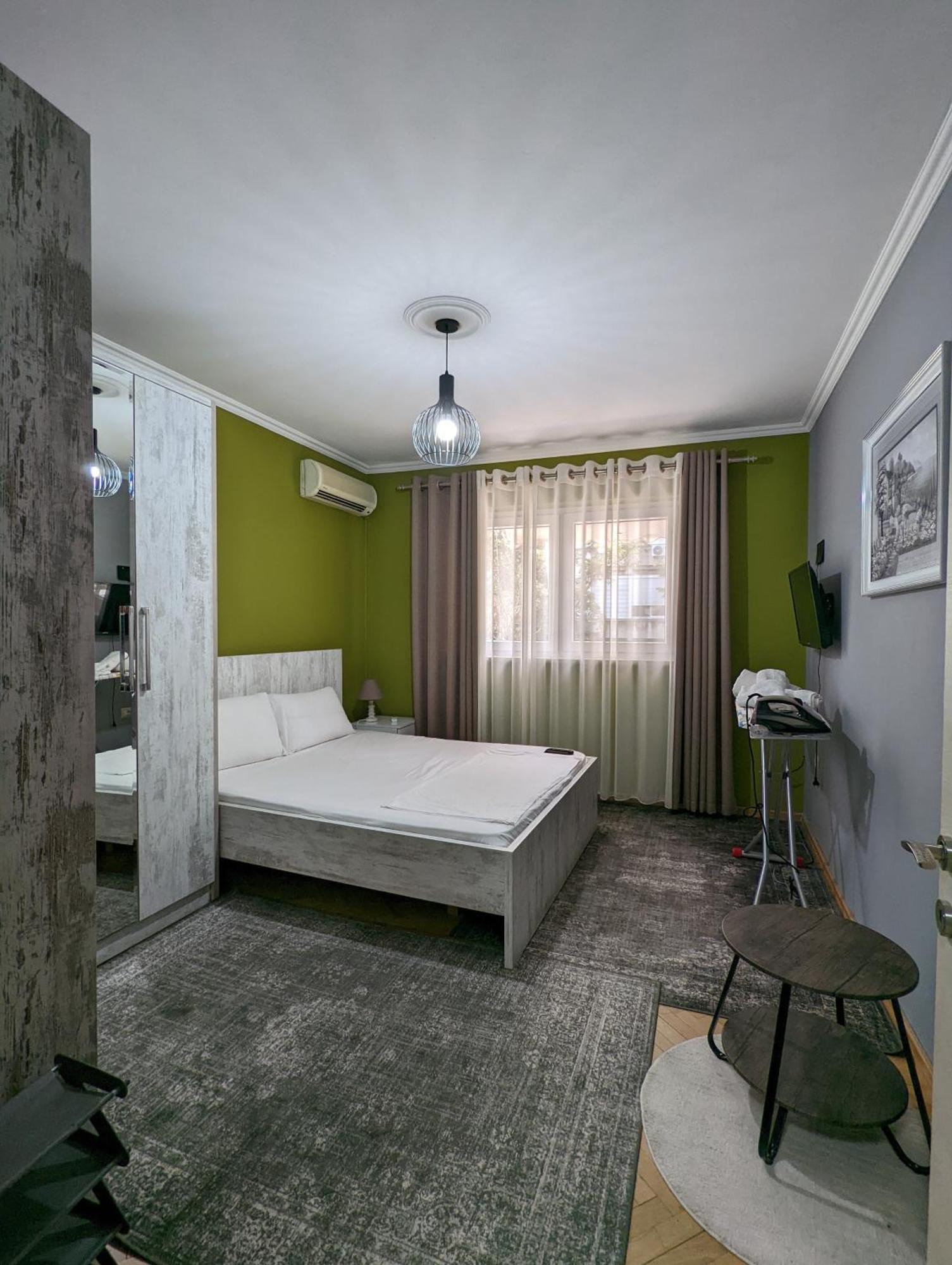 Downtown Retreat "Spiranca" Apartment Tiranë Luaran gambar